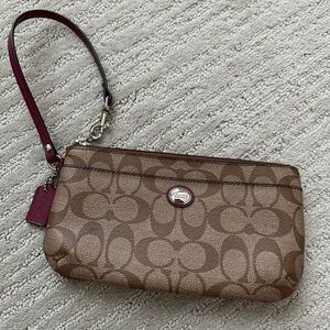 NWOT—Classic Coach wristlet/wallet